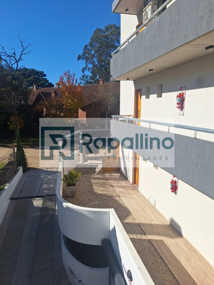DEPARTAMENTO 2 AMB C/COCHERA - Pinamar Centro -