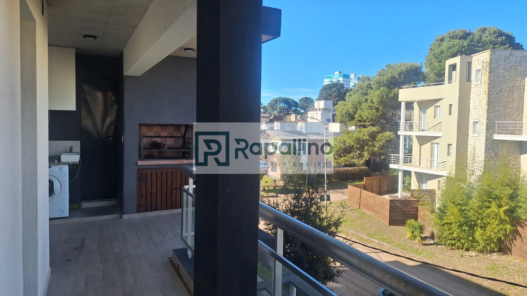 DEPARTAMENTO 2 AMB C/COCHERA - Pinamar Centro -