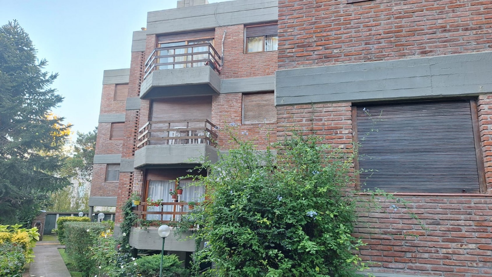 Departamento 3 amb c/ cochera centro/playa Pinamar