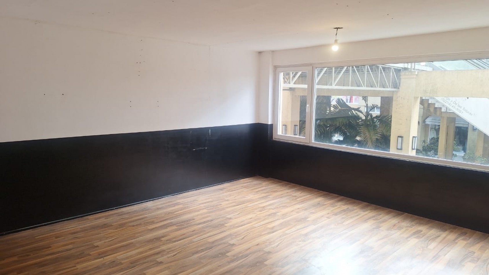 LOCAL COMERCIAL  planta baja con entrepiso en Paseo El Agora 