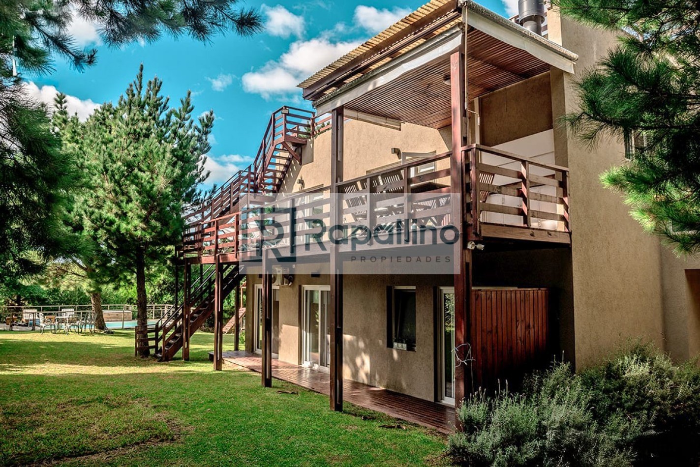 CASA EN COSTA ESMERALDA CON TERRAZA Y PISCINA 