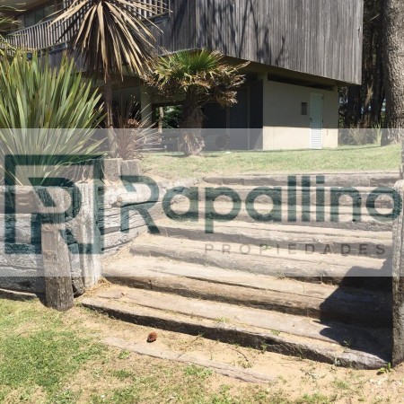 CASA CON PISCINA FRENTE AL MAR EN PINAMAR NORTE 
