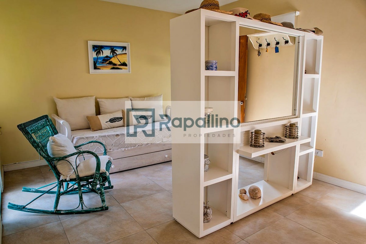 CASA EN COSTA ESMERALDA CON TERRAZA Y PISCINA 