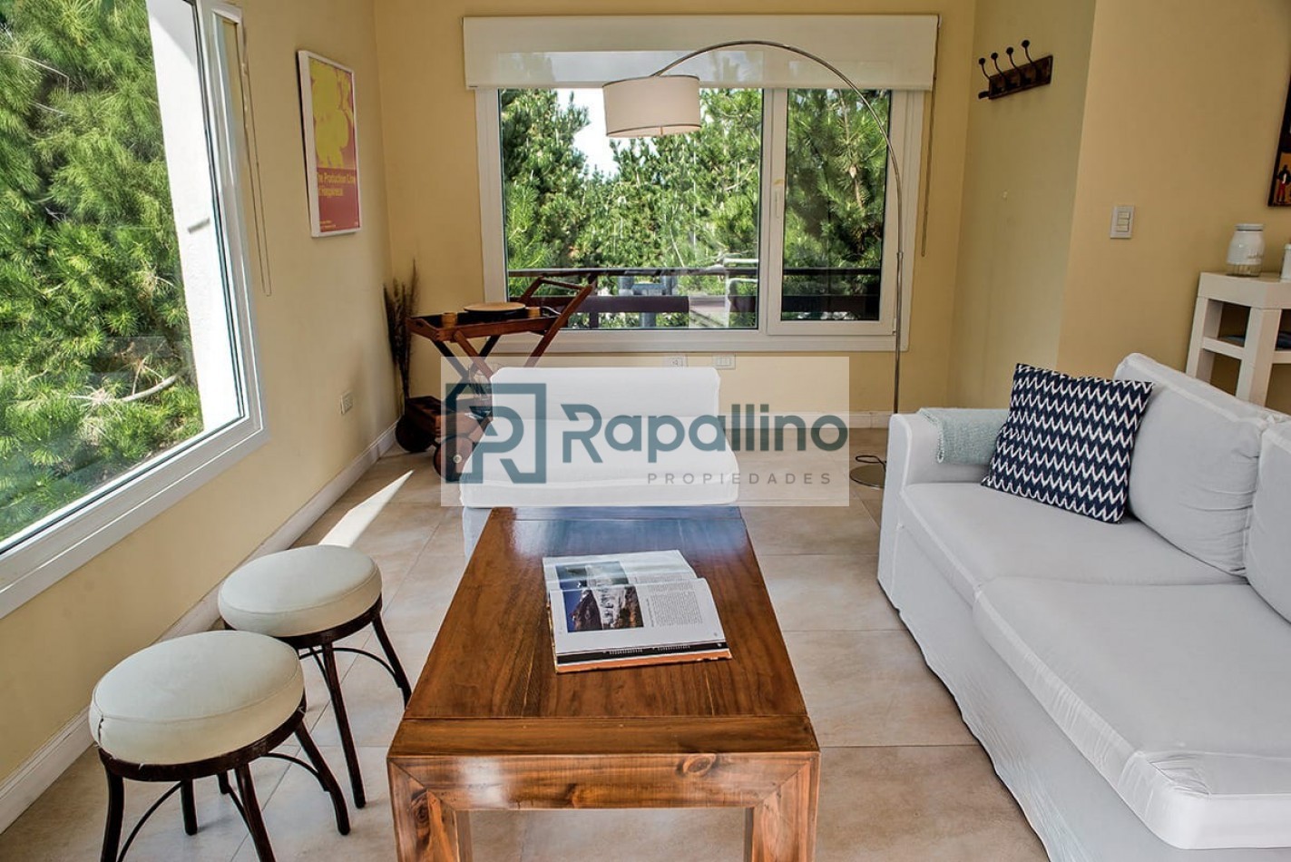 CASA EN COSTA ESMERALDA CON TERRAZA Y PISCINA 