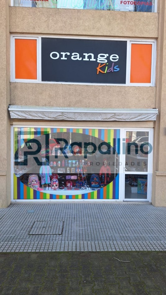 LOCAL COMERCIAL RETASADO planta baja con entrepiso en Paseo El Agora 