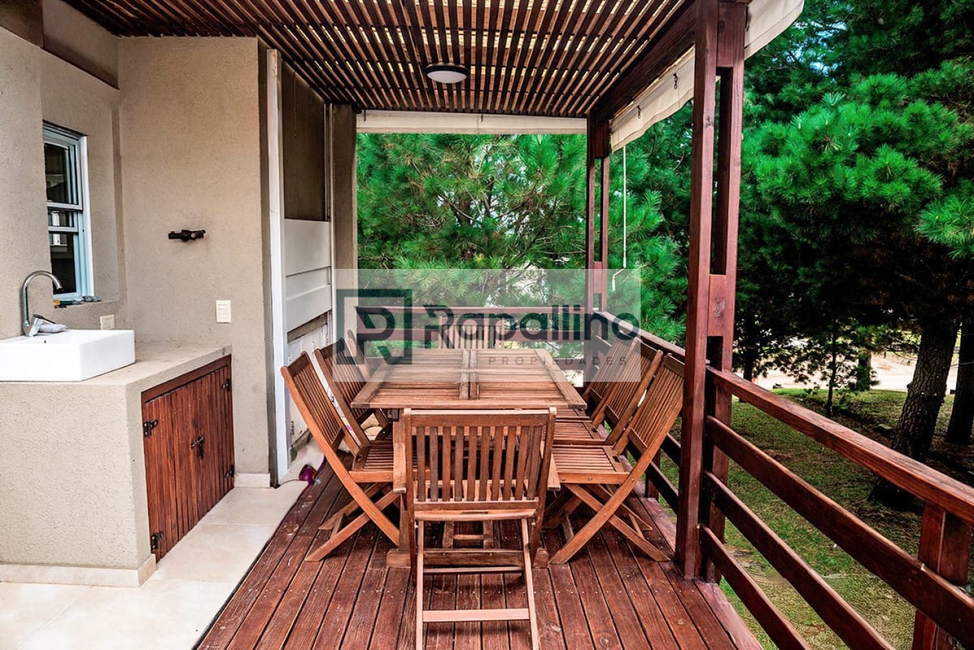 CASA EN COSTA ESMERALDA CON TERRAZA Y PISCINA 