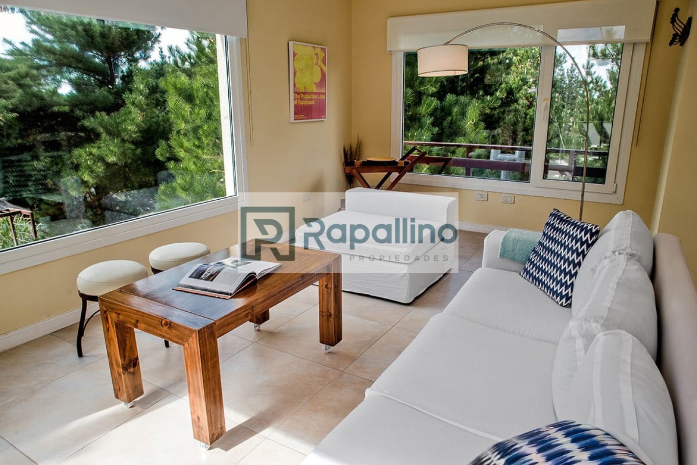 CASA EN COSTA ESMERALDA CON TERRAZA Y PISCINA 