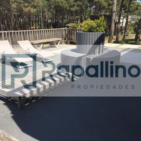CASA CON PISCINA FRENTE AL MAR EN PINAMAR NORTE 
