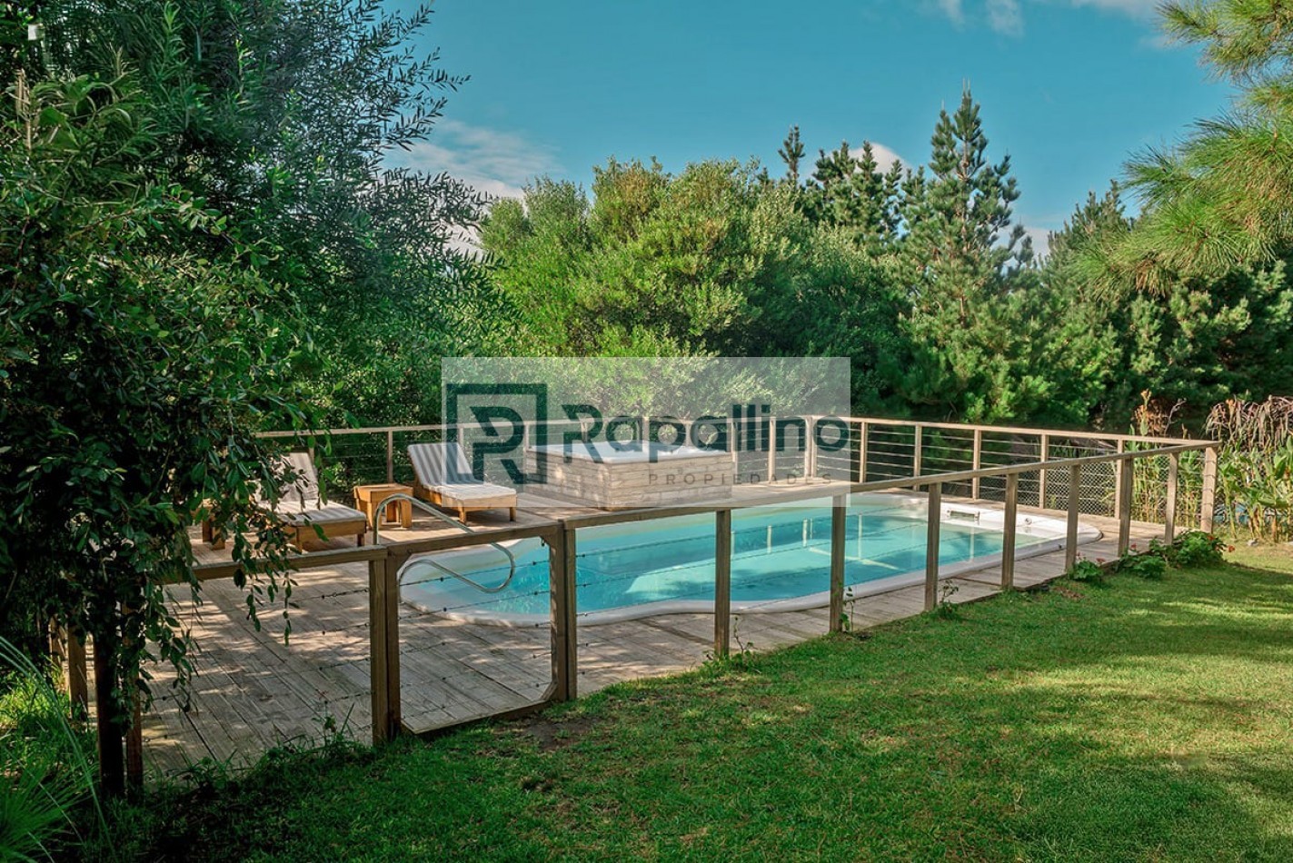 CASA EN COSTA ESMERALDA CON TERRAZA Y PISCINA 