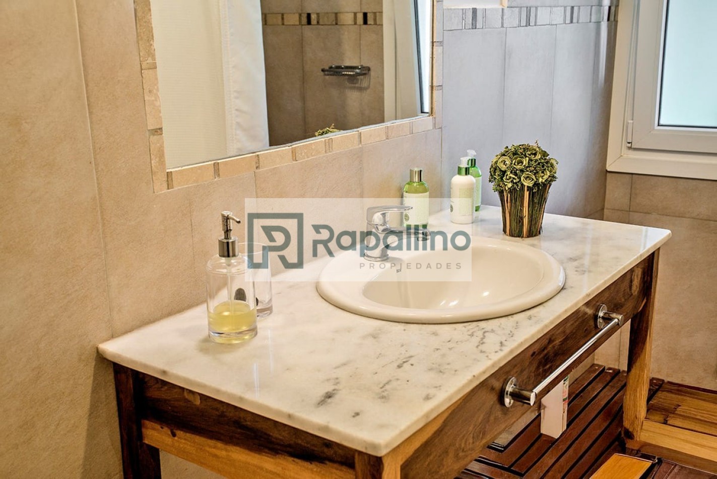 CASA EN COSTA ESMERALDA CON TERRAZA Y PISCINA 