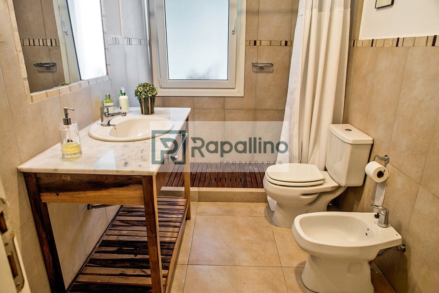 CASA EN COSTA ESMERALDA CON TERRAZA Y PISCINA 