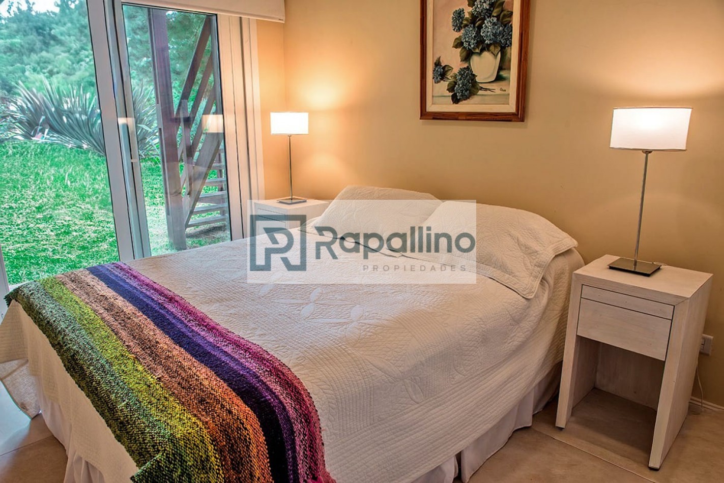 CASA EN COSTA ESMERALDA CON TERRAZA Y PISCINA 