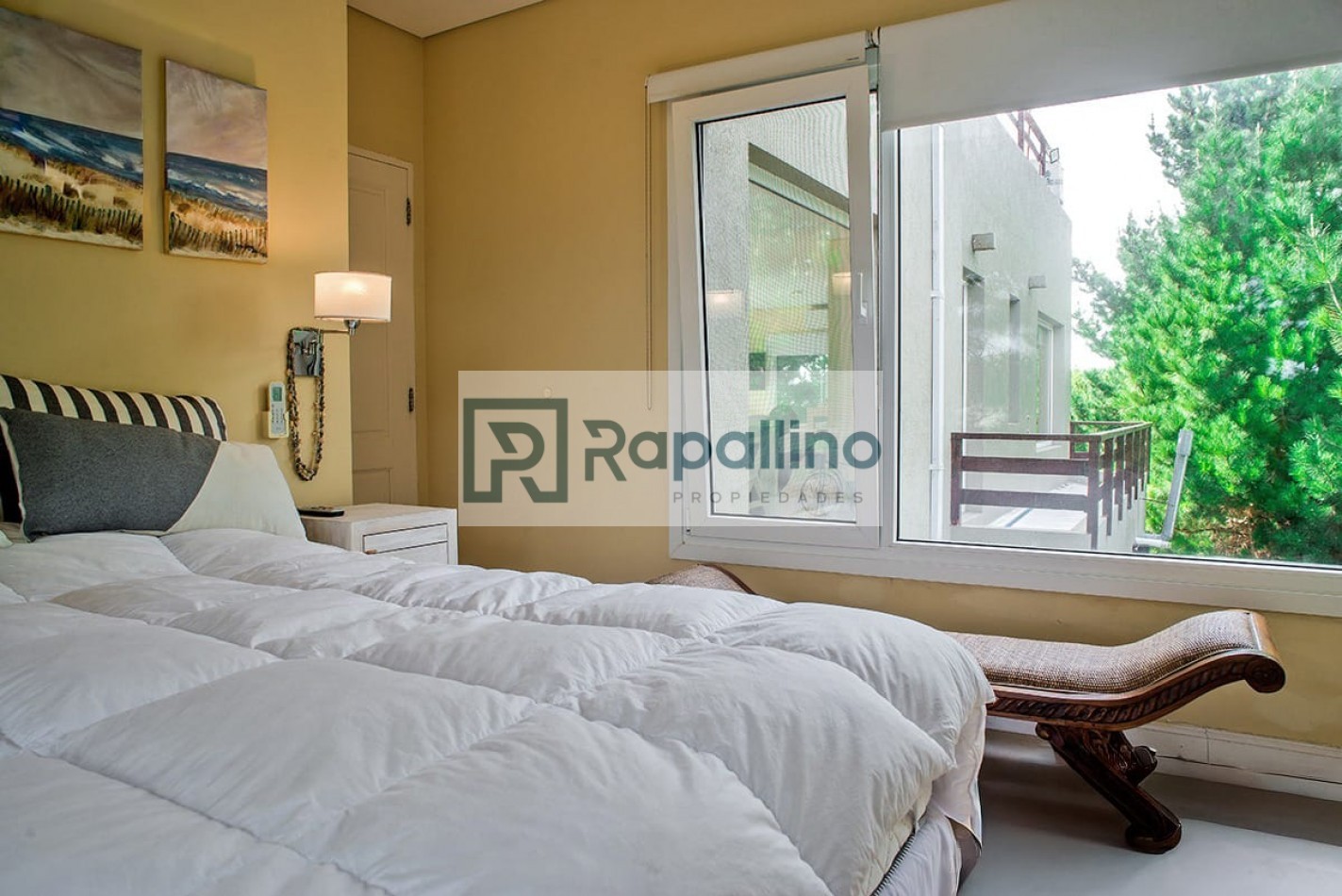 CASA EN COSTA ESMERALDA CON TERRAZA Y PISCINA 