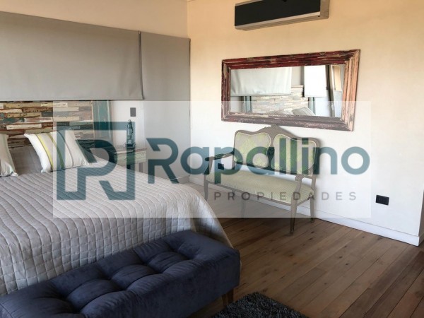 CASA CON PISCINA FRENTE AL MAR EN PINAMAR NORTE 